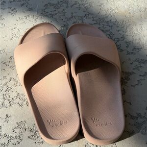 Chic Comfort Women's Sandals in Blush